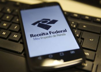 Receita paga hoje lote residual de restituições do IRPF 2021