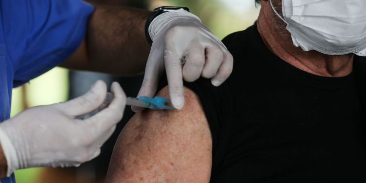 Surto de gripe na cidade do Rio de Janeiro tem mais de 20 mil casos