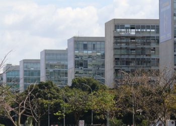 Servidores aposentados têm até sexta para fazer prova de vida