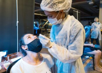 Estados voltam a ter medidas restritivas com aumento de casos de Covid-19