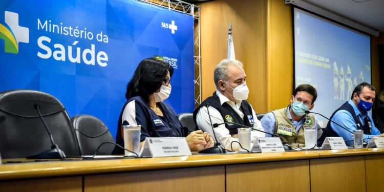 Após visita de Queiroga e Damares, Saúde diz que vacina não deu reação em criança