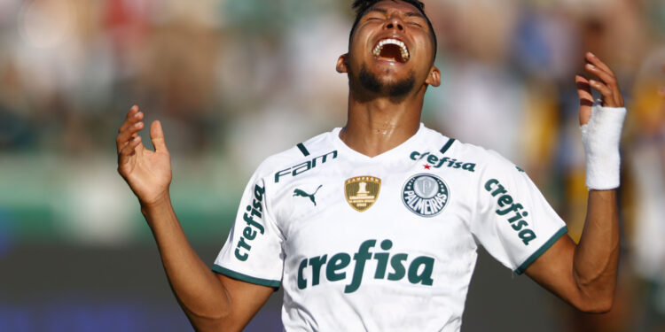 Sob influência da Covid-19, Paulista começa com vitória do Palmeiras