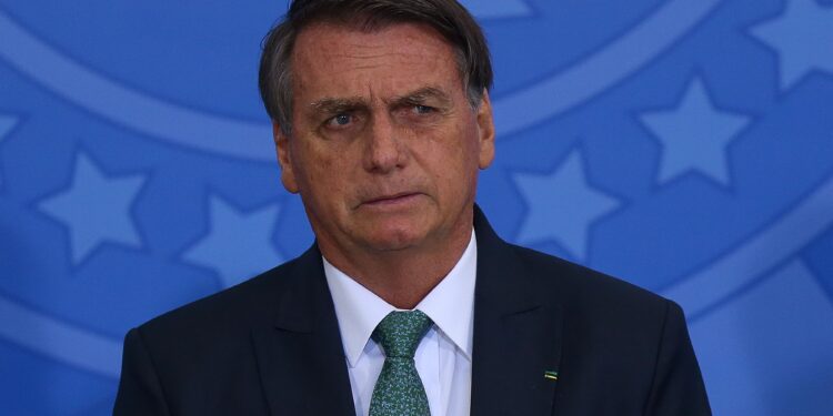 Bolsonaro falta a depoimento na PF, tenta recurso no STF, mas Moraes nega