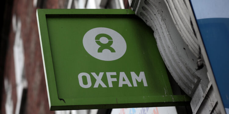Pandemia produz um bilionário a cada 26 horas, diz Oxfam