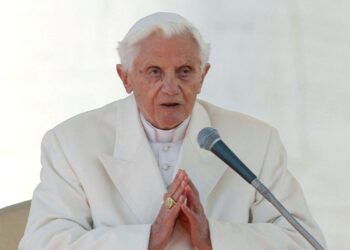 Bento 16 é criticado em relatório de abusos cometidos por sacerdotes