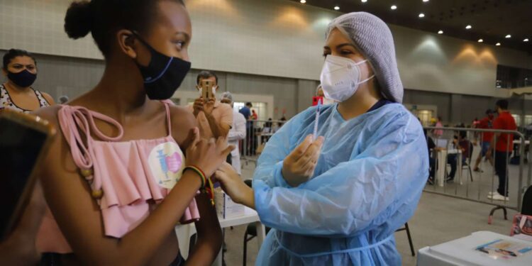 Crianças de 5 a 11 anos começam a ser vacinadas no Ceará