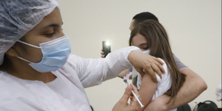 Por que é tão importante vacinar crianças contra a Covid-19