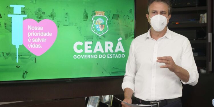 Novo decreto recomenda adiamento da volta às aulas para crianças, reduz público em estádios e determina padrão de máscara a setores