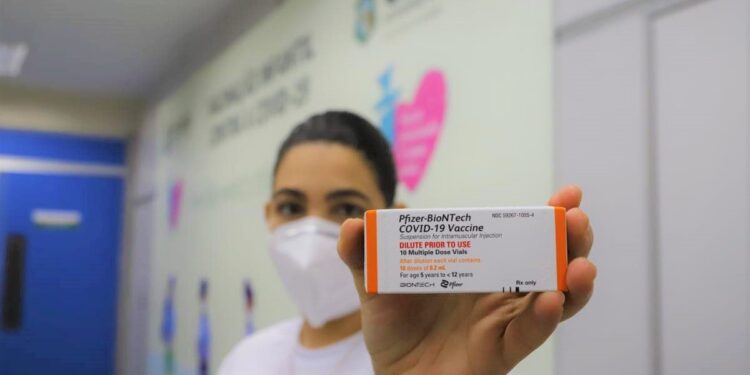 Ceará aguarda 80 mil doses da vacina pediátrica da Pfizer