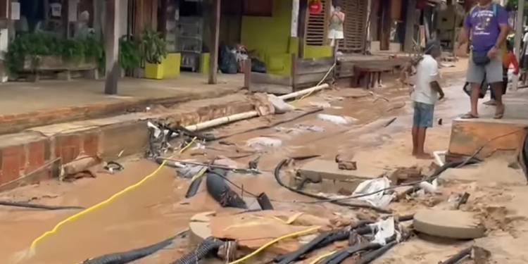VÍDEO: Vila de Jericoacoara registra forte enxurrada neste domingo (02)