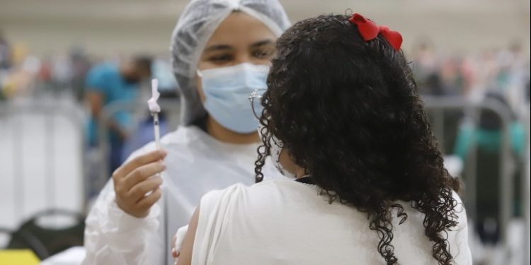 Ceará aprova aplicação de vacina da Pfizer em crianças de 5 a 11 anos sem prescrição médica
