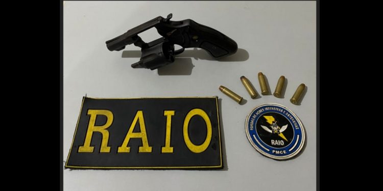 PM apreende adolescente por porte ilegal de arma de fogo em Canoa Quebrada