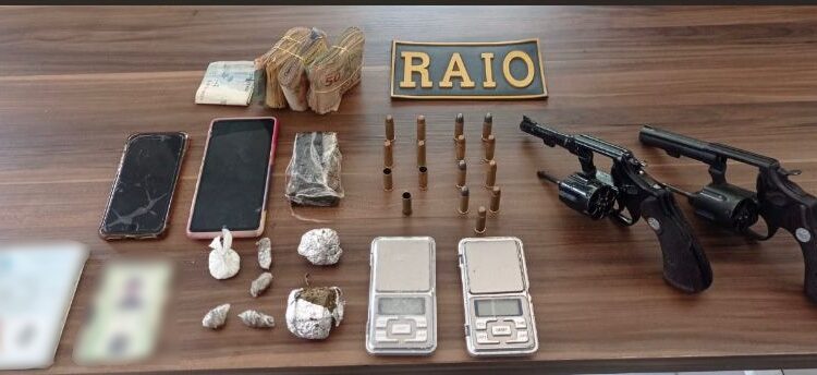 Duas armas de fogo são apreendidas após ação do CPRaio da PMCE em Aquiraz