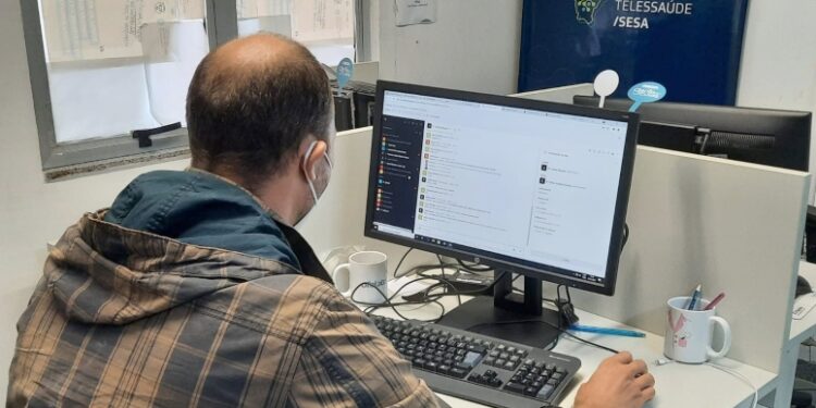 Telessaúde: Serviço é ampliado e a população tem acesso a informações sobre Covid e gripe