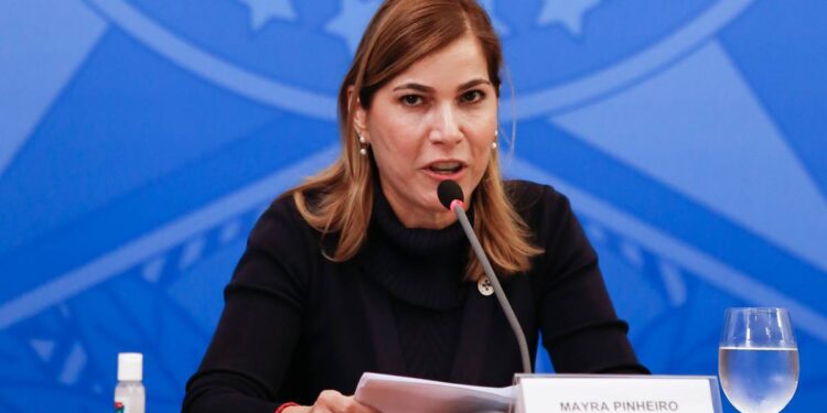 ‘Capitã cloroquina’ coloca no Lattes presença em atos de raiz golpista de Bolsonaro