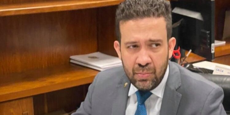 Fenômeno das redes, Janones lança candidatura a presidente e diz ser ‘terceira via viável’