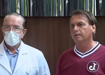 Bolsonaro nega uso político de internação e diz ser maldoso quem fala em férias