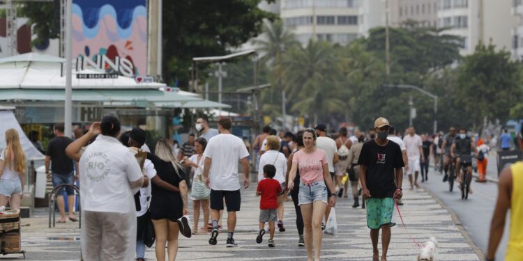 Covid-19: taxa de óbitos é 27 vezes maior entre idosos sem imunização
