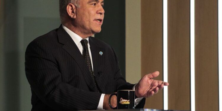 Autotestes não serão distribuídos pelo SUS, diz ministro