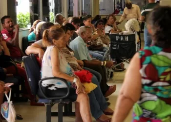 Saiba o que fazer para evitar fila do pronto-socorro se tiver sintomas gripais