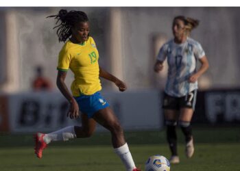 Pia convoca três jogadoras na véspera da estreia em torneio da França