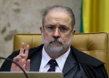 Aras diz que Bolsonaro não cometeu crime e pede ao STF para arquivar inquérito sobre vazamento