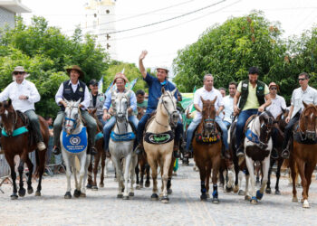 Bolsonaro participa de jeguiata em meio a nova alta de mortes na pandemia