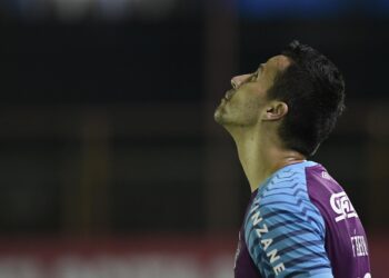 Fábio pega pênalti, e Fluminense vira sobre Millonarios para decidir vaga no Rio