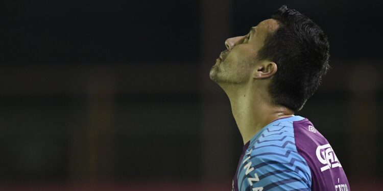 Fábio pega pênalti, e Fluminense vira sobre Millonarios para decidir vaga no Rio