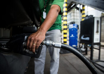 Governo e Congresso acionam TSE para ver se é legal reduzir combustível em ano eleitoral