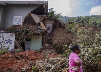 Áreas de risco de Petrópolis deveriam ter sido evacuadas após alerta há 2 dias, diz especialista