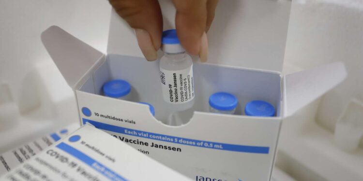 Ceará recebe mais de 500 mil doses de vacinas contra a covid-19 em dois dias