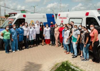 Prefeitura do Aracati entrega três novas ambulâncias para a Saúde do município