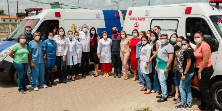 Prefeitura do Aracati entrega três novas ambulâncias para a Saúde do município
