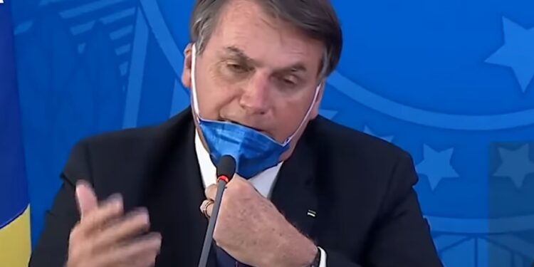 Bolsonaro é pressionado a abandonar discurso antivacina por sobrevivência eleitoral