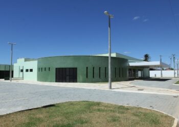 Prefeito Lacerda propõe supersalários com aumento de até 285% na Policlínica e no CEO