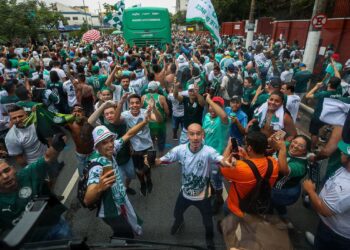 Palmeirenses encaram trâmites da covid-19 para ver time no Mundial