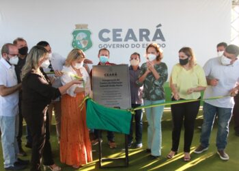 Governo do Ceará entrega Centro de Educação Infantil que beneficiará população de Parajuru, em Beberibe