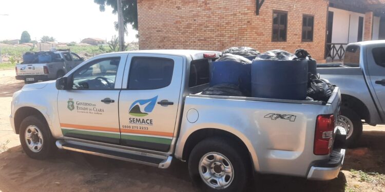 Manchas de óleo: Semace já recebeu cerca de 4.000 litros de material coletado por prefeituras