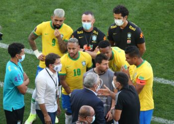 Fifa anuncia Brasil x Argentina para nova data e pune CBF e AFA