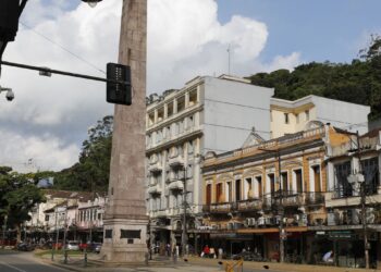 Comércio de Petrópolis reabre lojas e conta os prejuízos