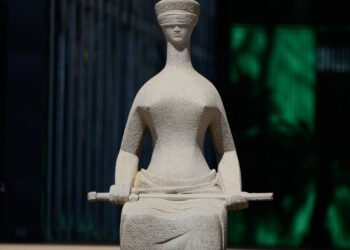 Maioria do STF vota por derrubar despacho do MEC sobre vacinação