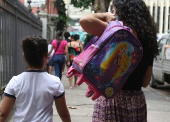 Dois em cada três estudantes precisam de reforço escolar, diz pesquisa