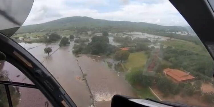Rompimento de barragens deixa centenas de desabrigados no Ceará