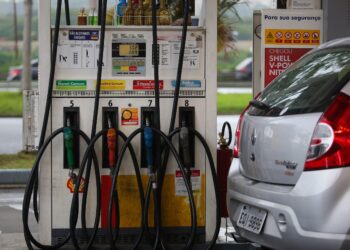 Bolsonaro diz que Petrobras demonstra não ter sensibilidade com população