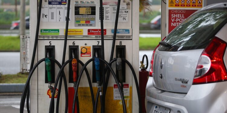 Bolsonaro diz que Petrobras demonstra não ter sensibilidade com população