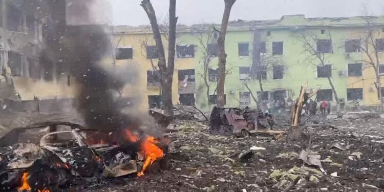 Ucrânia rejeita ultimato russo e Mariupol não se rende