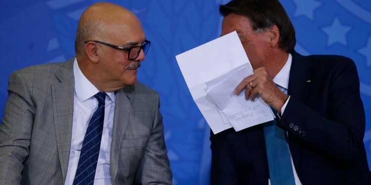 Ministro fica sob pressão e tenta minimizar pedido de Bolsonaro sobre pastores