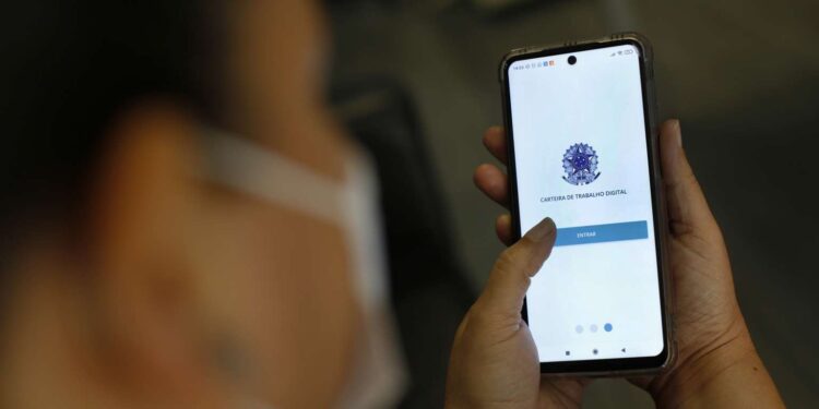 Ceará cria mais de 8 mil empregos em fevereiro