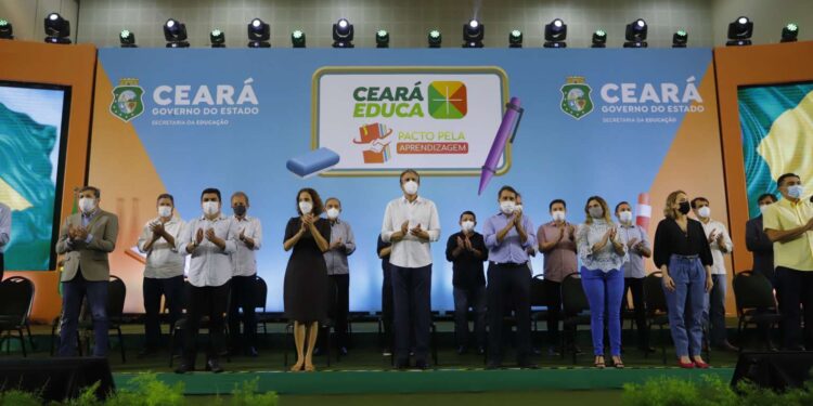 Tempo integral na rede de Ensino Médio do Ceará será universalizado até 2026; investimento é superior a R$1,2 bi